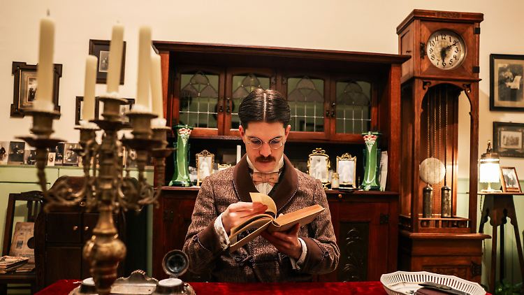 "Dieser Kleidungsstil ist wirklich der einzige, der mir an meinem Körper gefällt", beteuert der Mode-Influencer.