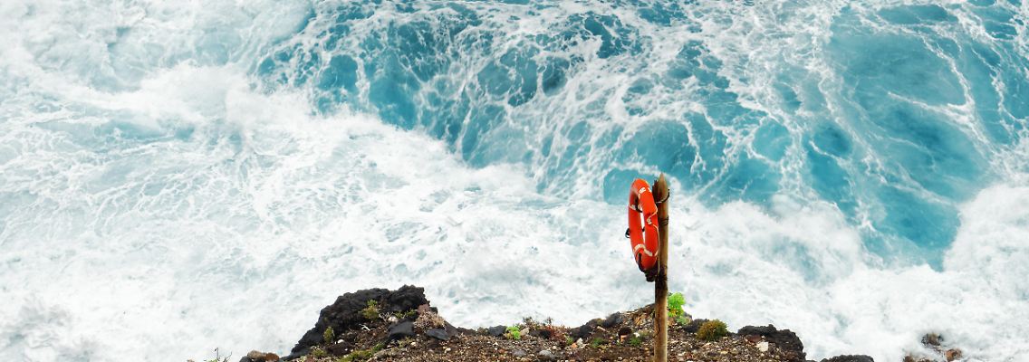 Wellen schlagen an die Atlantikküste: Es mehren sich die Anzeichen, dass sich die Atlantikströmungen einem Kipppunkt nähern.
