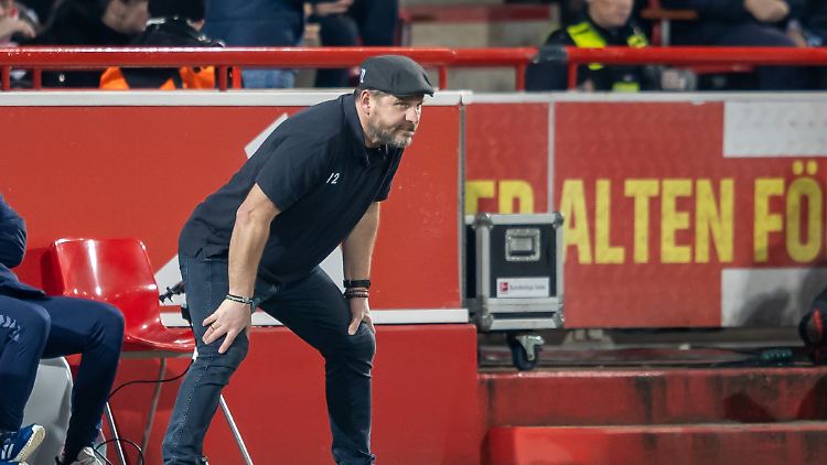 Steht Steffen Baumgart bald im kalten Norden an der Seitenlinie?