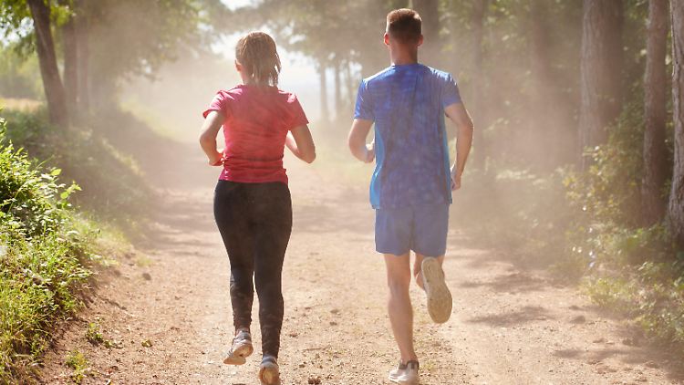 Für einen maximalen Effekt müssen Frauen laut der Studie 140 Minuten Sport pro Woche treiben - bei den Männern sind es 300.