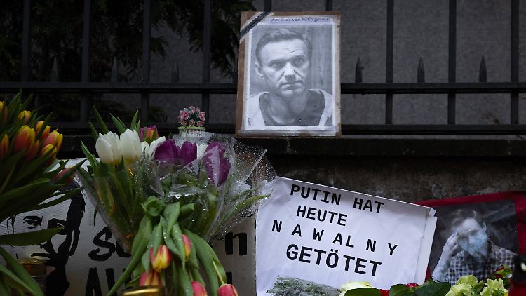 Hochrangige internationale Politiker und auch viele Menschen in Russland sind überzeugt, dass Nawalny ermordet wurde.