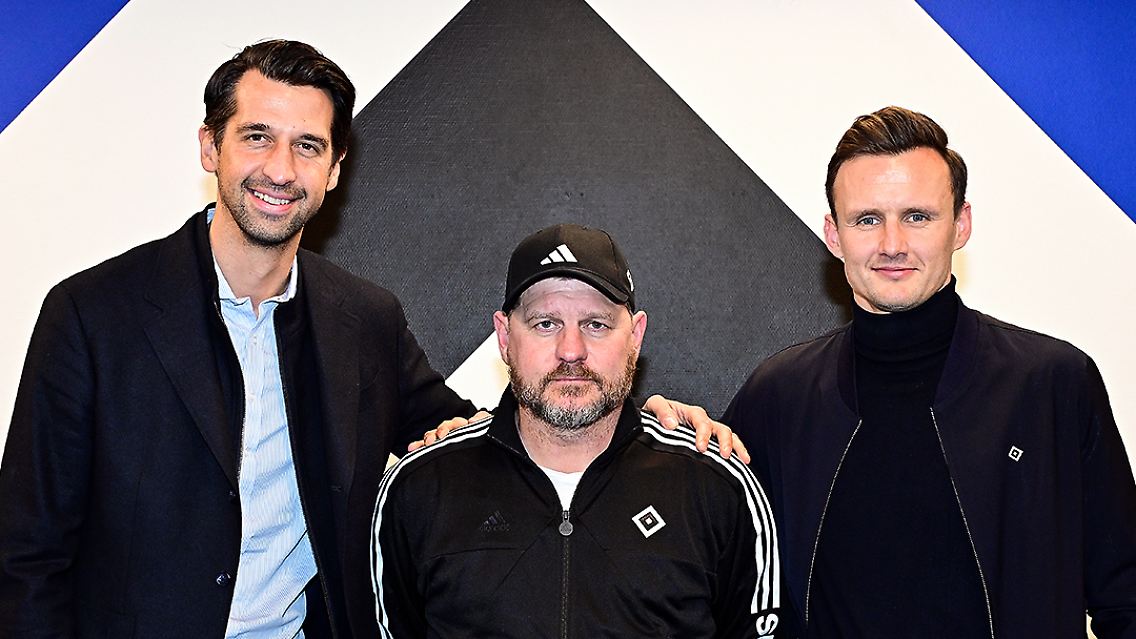 Der neue HSV-Trainer in der Mitte: Steffen Baumgart.