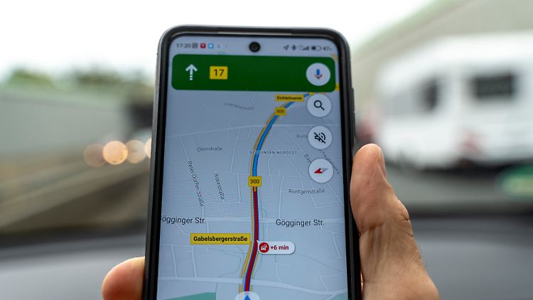Wer kein Infotainmentsystem von Google im Auto besitzt, nutzt sein Smartphone. 