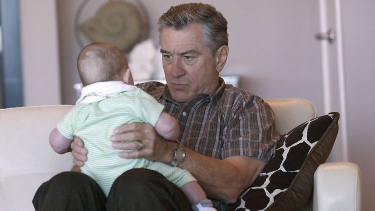 Auch Robert De Niro ist ein "junger" Vater": Mit 79 hat er nochmal nachgelegt. Das Foto ist allerdings aus dem Film  "Everybody's Fine".