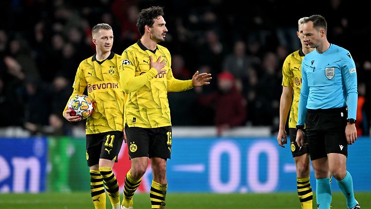 Mats Hummels versteht die Welt nicht mehr.