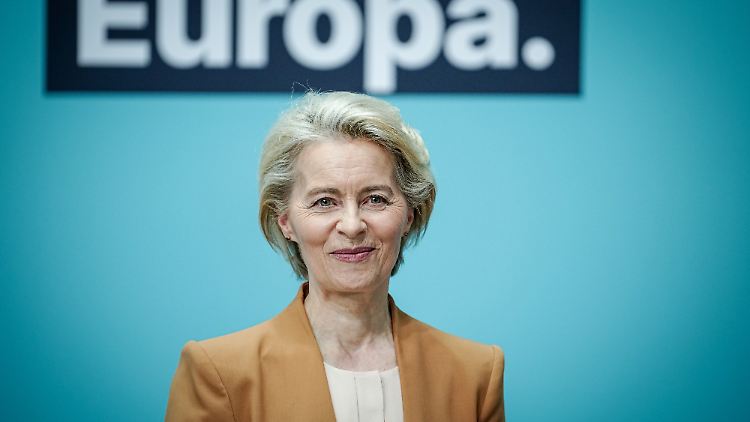 Von der Leyen äußerte sich zu der Frage, ob sie eine Koalition mit der Fraktion der EKR für denkbar halte.