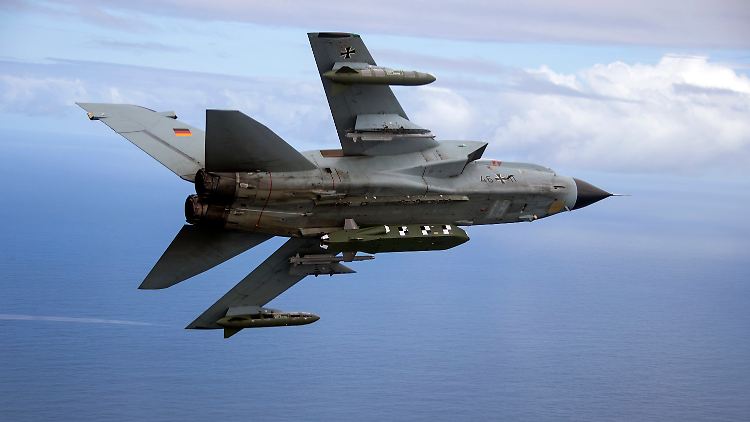 Der Taurus wird von einem Flugzeug aus gestartet und fliegt dann eigenständig in sein Ziel, bis zu 500 Kilometer weit.