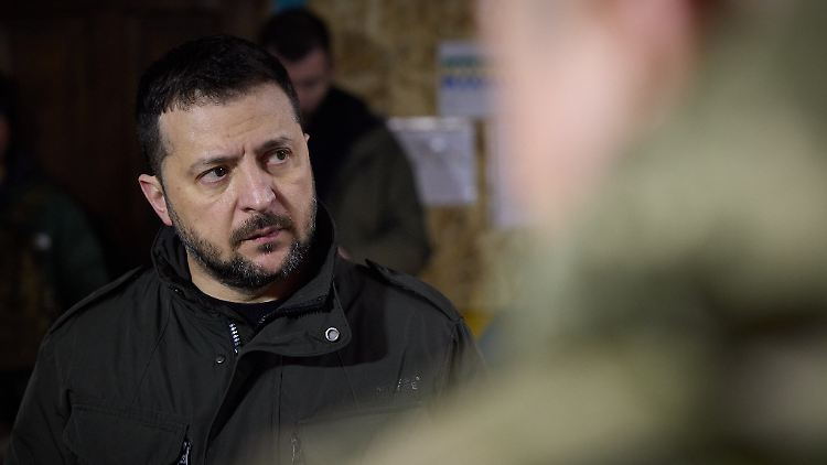"Diese Blockade an der Grenze gefährdet leider die Waffenlieferungen für unsere Jungs an der Front", sagte Selenskyj.