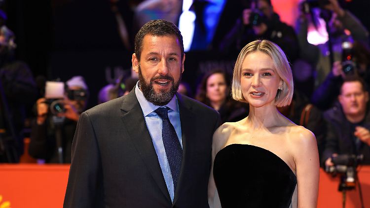 Adam Sandler und Carey Mulligan vor dem Berlinale Palast.