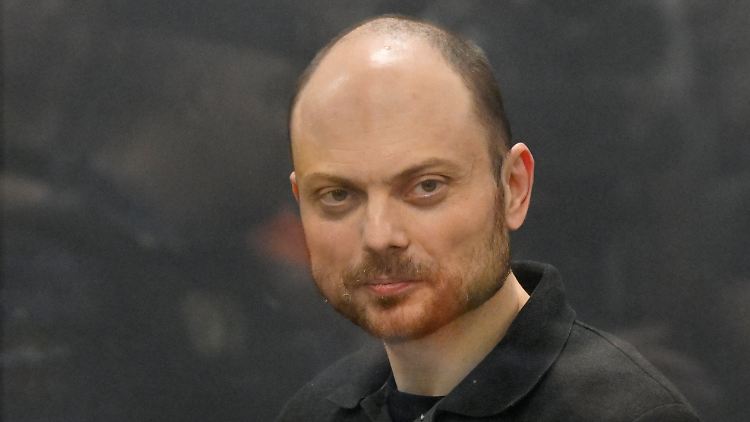 Der inhaftierte Kreml-Kritiker Wladimir Kara-Mursa leidet nach Angaben seiner Familie nach zwei Vergiftungsversuchen unter einer Nervenerkrankung. 