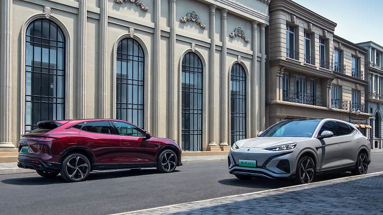 BYD bringt auch die Marke Denza nach Europa.