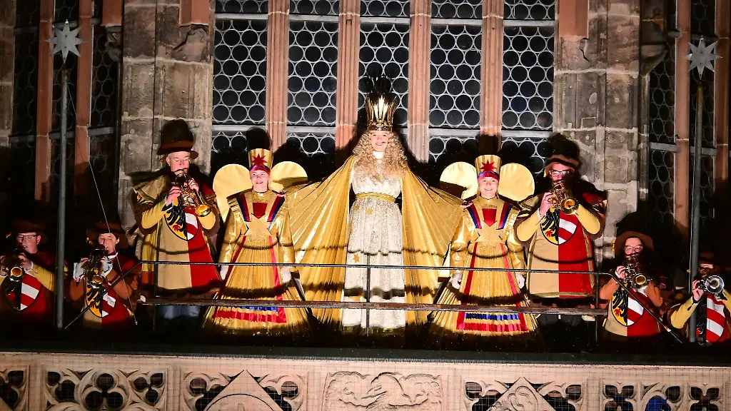Nelli-Lunkenheimer-das-neue-Nuernberger-Christkind-eroeffnet-den-Christkindlesmarkt-mit-dem-alljaehrlichen-Prolog