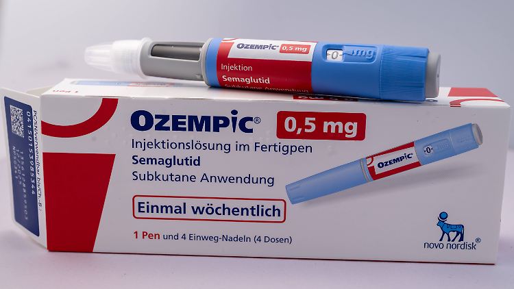 Semaglutid ist ein Wirkstoff, der verwendet wird, um den Blutzuckerspiegel bei Menschen mit Typ-2-Diabetes zu kontrollieren. Das injizierbare Medikament wird unter anderem unter dem Markennamen Ozempic vermarktet.