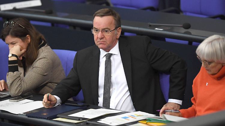 Pistorius war der einzige Minister, der sich der Debatte stellte - Kanzler Scholz kam nicht in den Bundestag.