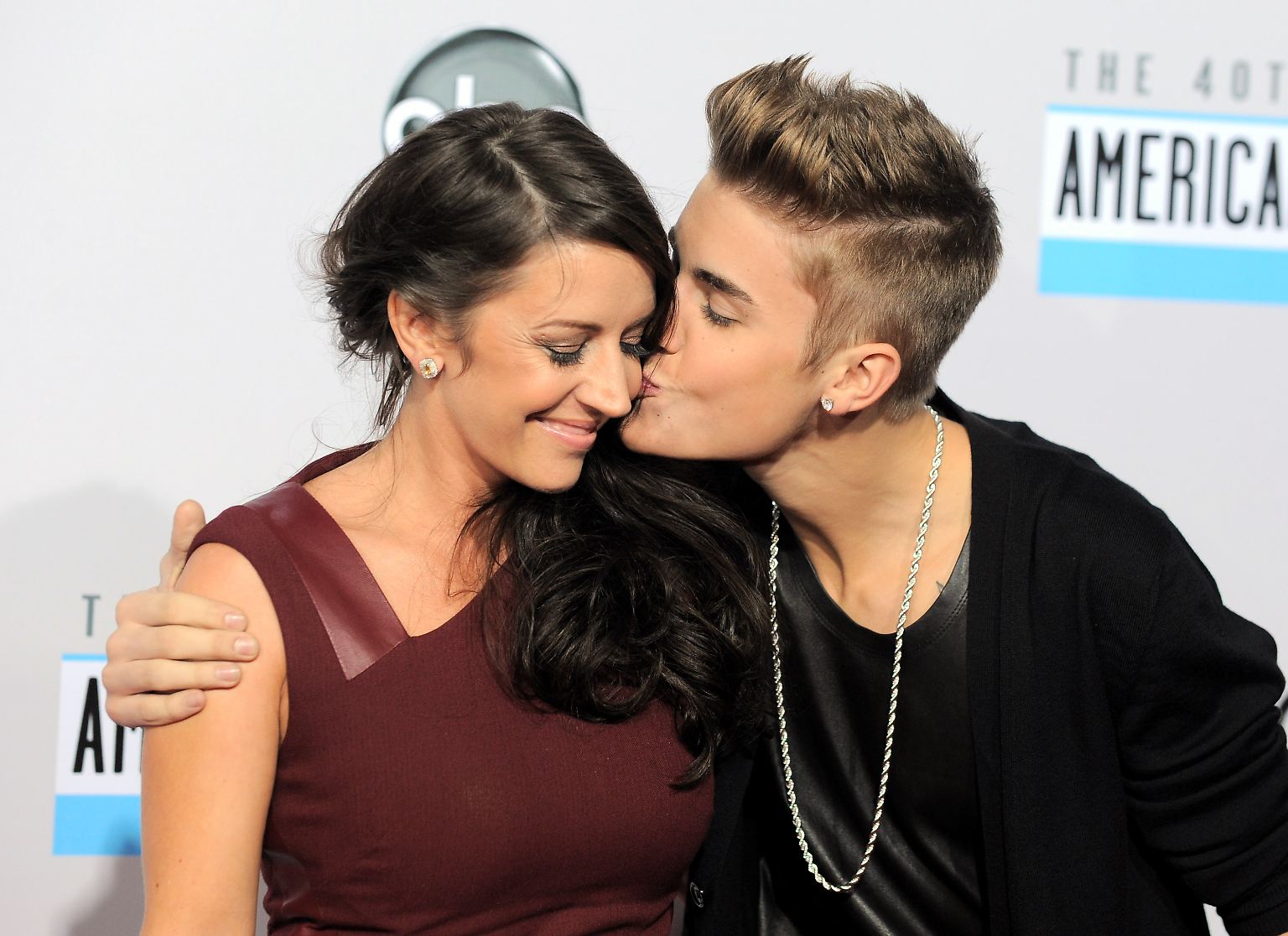 Küschen für die Frau, der Justin Bieber seine Karriere zu verdanken hat: seine Mutter Patricia Lynn "Pattie" Mallette. Sie war es, ...