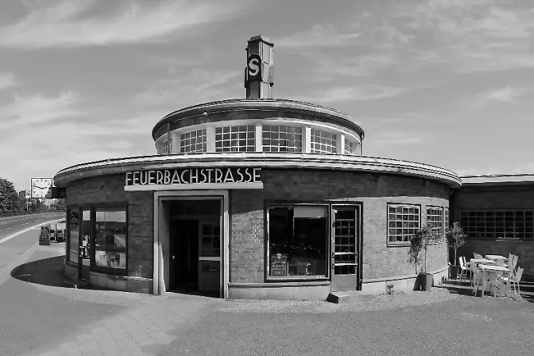 c-Jean-Molitor-Berlin-Steglitz-S-Bahnhof-Feuerbachstrasse-1932-33-Richard-Brademann