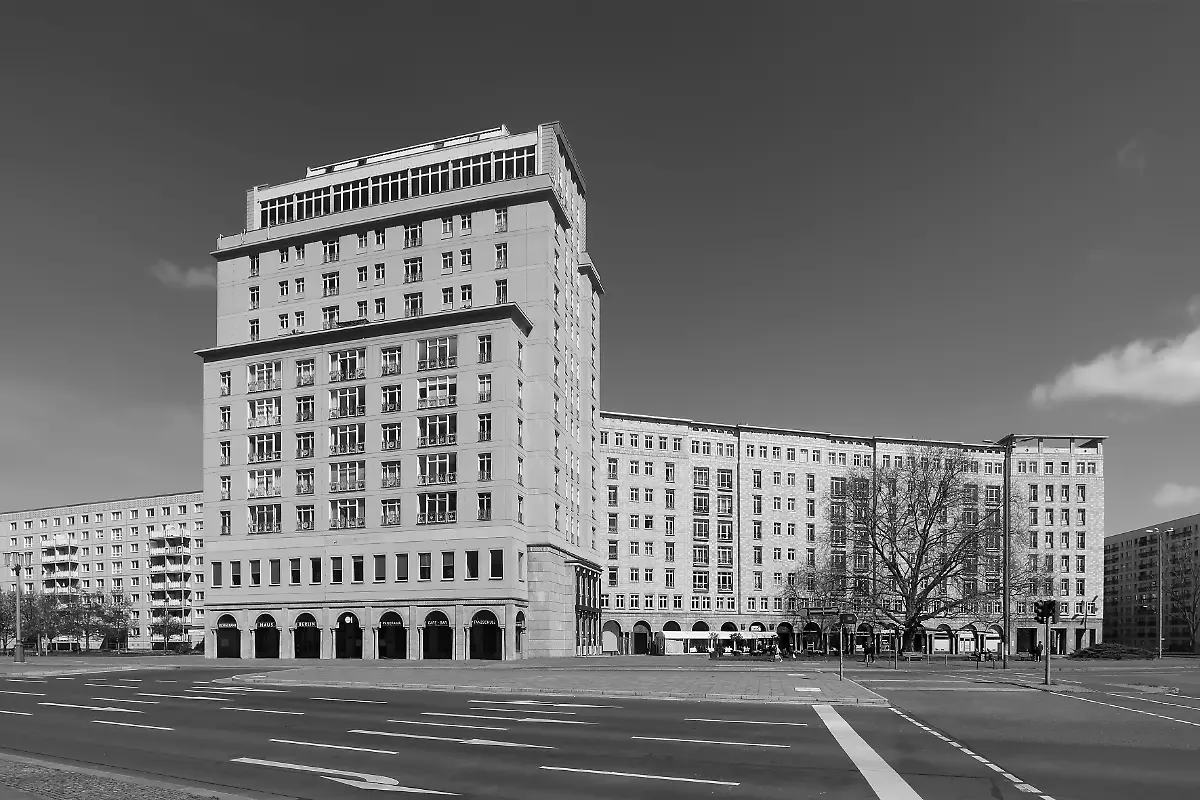 c-Jean-Molitor-Berlin-Mitte-Strausberger-Platz-1952-55-Hermann-Henselmann