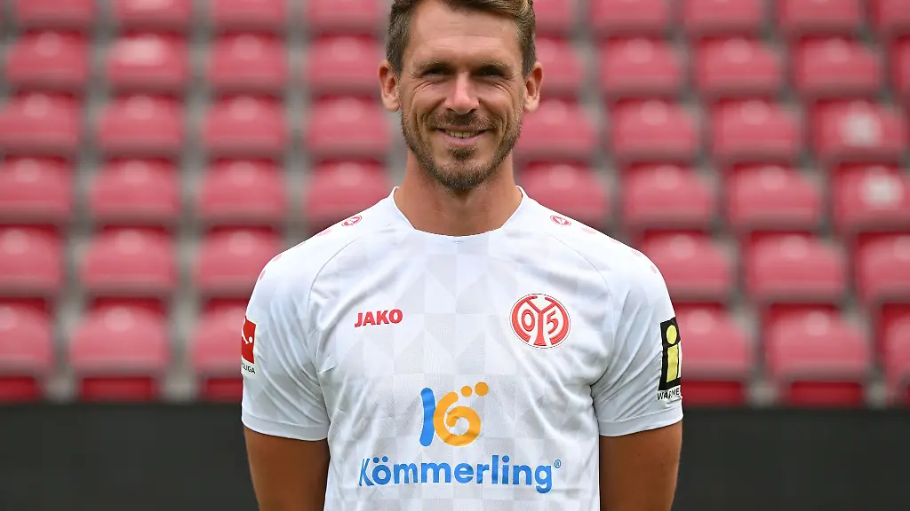 Torwart-Daniel-Batz-33-vom-1-FSV-Mainz-05
