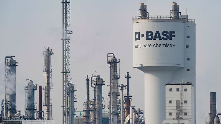 BASF will darauf warten, dass der Absatz von E-Autos wieder anzieht.