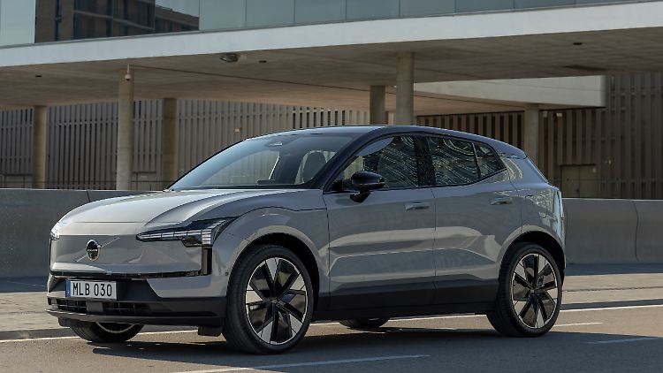 Volvo nimmt mit dem EX 30 ein neues Einstiegsmodell ins Programm.