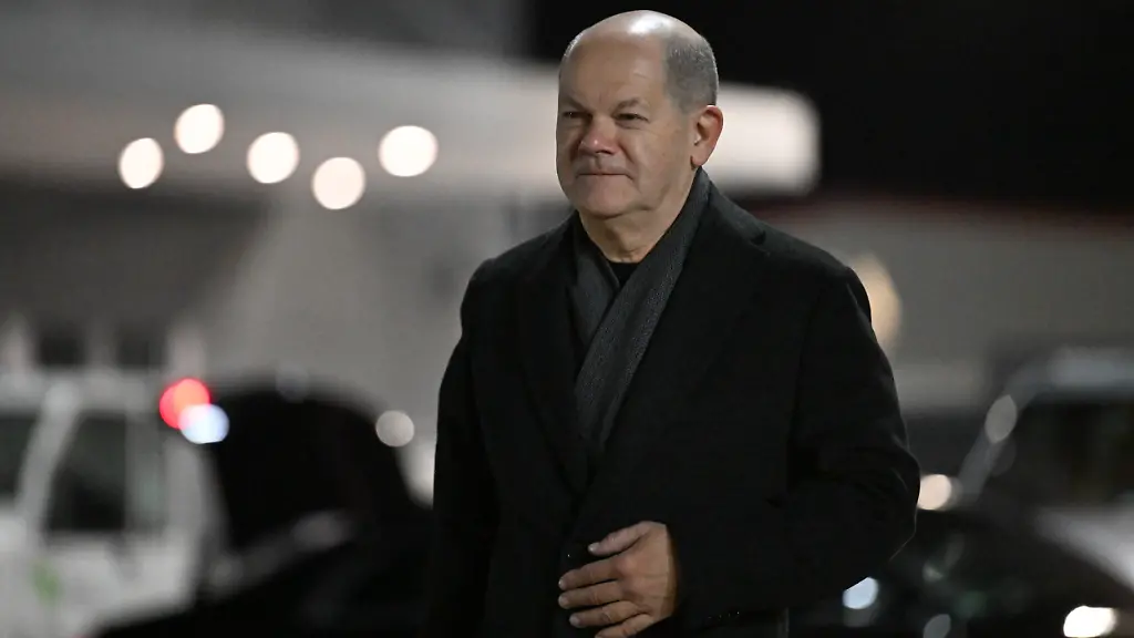 Bundeskanzler-Olaf-Scholz-begibt-sich-in-den-fruehen-Morgenstunden-auf-die-Reise-nach-Dubai-zur-Weltklimakonferenz