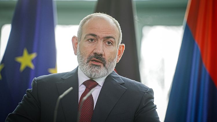 Armeniens Ministerpräsident Paschinjan erklärte die weitere Teilnahme Armeniens an dem russisch-dominierten Sicherheitsbündnis in einem Interview für beendet. 