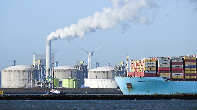 LNG-Tanks in Rotterdam - unter anderem über die Niederlande dürfte russisches Flüssiggas auch nach Deutschland gelangen.