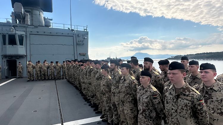 Die Soldaten der Fregatte "Hessen". 