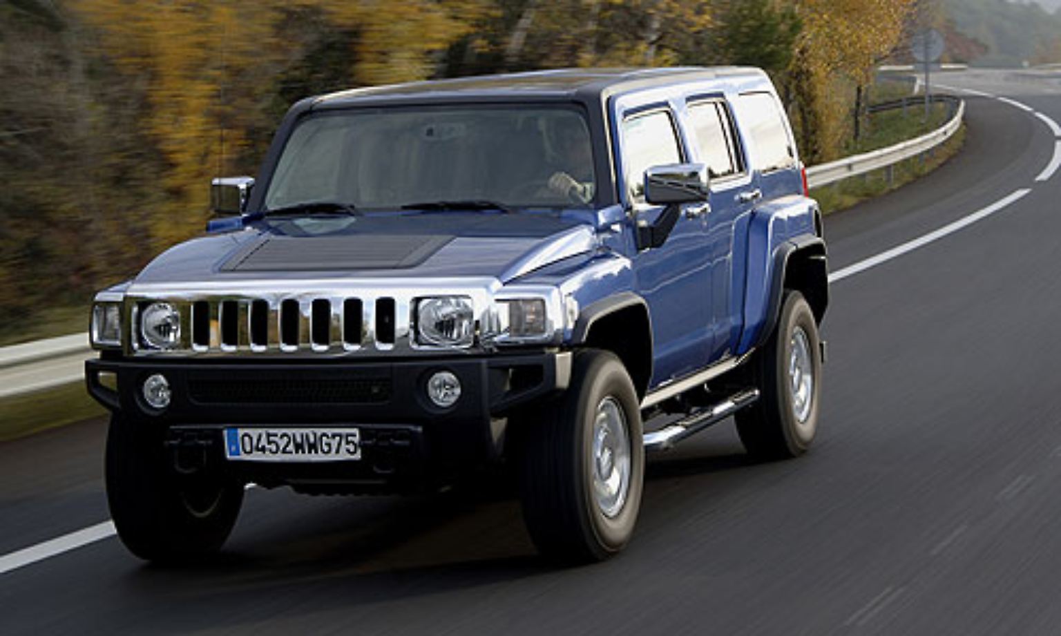 Der Hummer H3 ist ein Exot auf deutschen Straßen. Ein Grund warum er sich trotz offensichtlicher Unvernunft recht vieler Fans erfreuen darf.