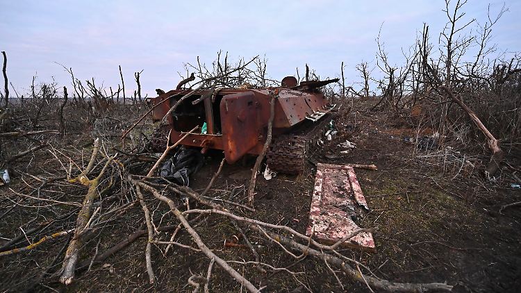2700 Panzer und mehr als 5000 Fahrzeuge - das sind laut London die bestätigten russischen Verluste an Material in der Ukraine.