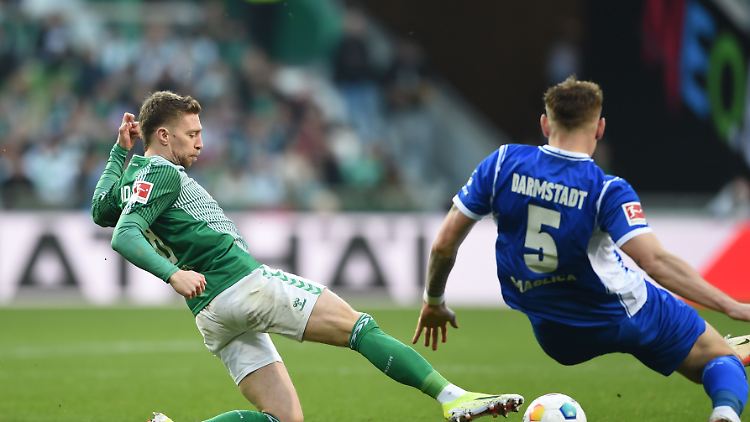 Enges Rennen zwischen Werder Bremen und Darmstadt 98. Am Ende hat niemand die Nase vorn.