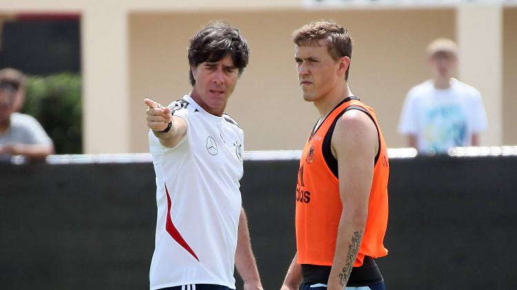 Bundestrainer Löw und Nationalspieler Kruse im Mai 2013.