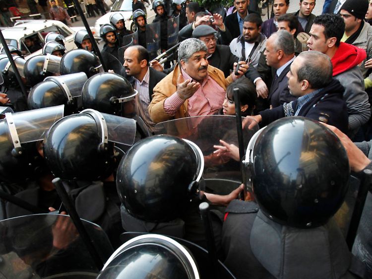 Seit Tagen gehen tausende Menschen in Ägypten auf die Straße, das Regime antwortet mit Gewalt auf die Proteste.