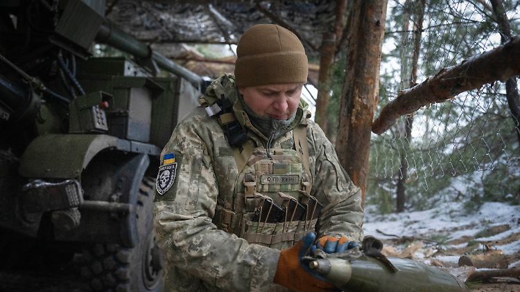 Ein ukrainischer Soldat Ende Januar in Bachmut. "Wir verlieren Menschen und Material", sagt Verteidigungsminister Umjerow.  