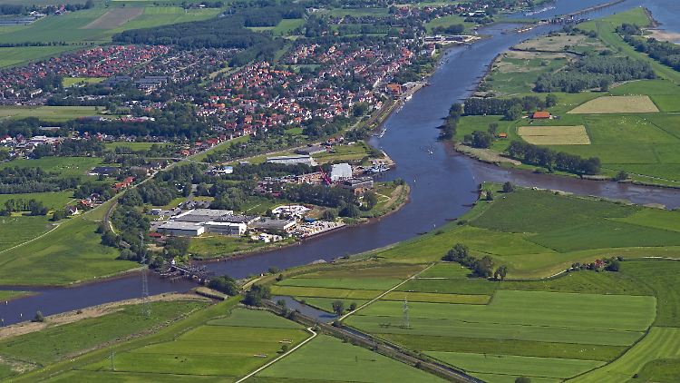 Die Hunte verbindet unter anderem den Hafen von Oldenburg mit der Weser.