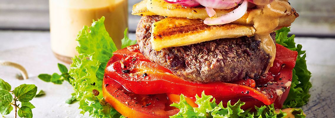 134_Gorillaburger_mit_gebratener_Banane_und_marinierten_Zwiebeln.jpg