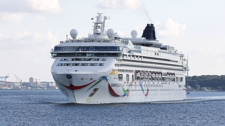 Ein Großteil der Passagiere sollte bereits Sonntag ihre Heimreise antreten, während neue Reisende in der mauritischen Hauptstadt Port Louis an Bord gehen wollten.
