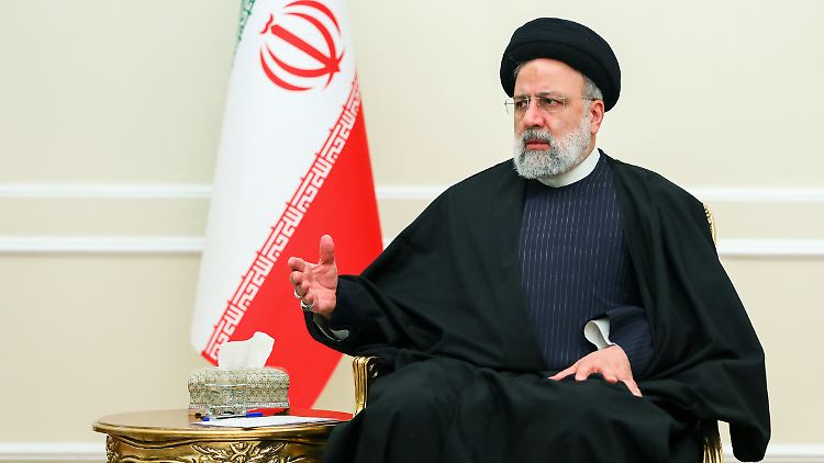 Der iranische Präsident Ebrahim Raisi bei einem Staatsempfang im Februar. Irans Führung behauptet, Atomwaffen nicht bauen zu wollen.