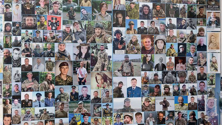 Fotos gefallener ukrainischer Soldaten.