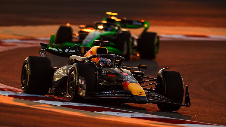Verstappen scheint einmal mehr allen davonfahren zu können.