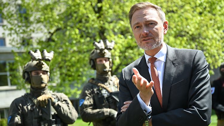 Wenn es nach Christian Lindner geht, beschützen bald bewaffnete Zollbeamte seinen Dienstsitz. 