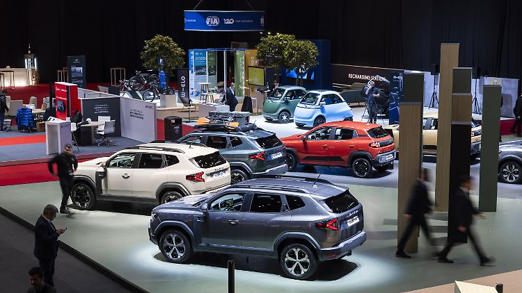 Blick in eine Halle während des Pressetages des 91. Internationalen Automobil-Salons Genf (GIMS). Er öffnet bis zum 3. März seine Pforten für das Publikum.