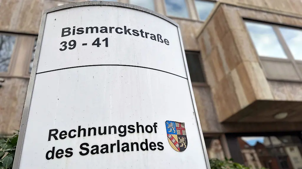 Blick-auf-das-Gebaeude-des-Rechnungshofes-des-Saarlandes