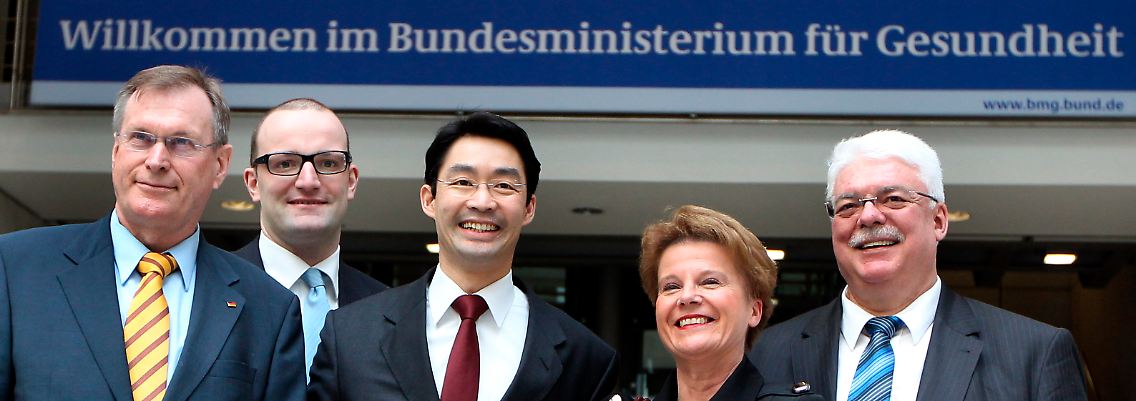 Dieses Bild der Gesundheitsexperten der Koalition (von links: Johannes Singhammer, Jens Spahn, Philipp Rösler, Ulrike Flach, Heinz Lanfermann) suggeriert Harmonie - die herrscht in der Frage der Pflege aber nicht.