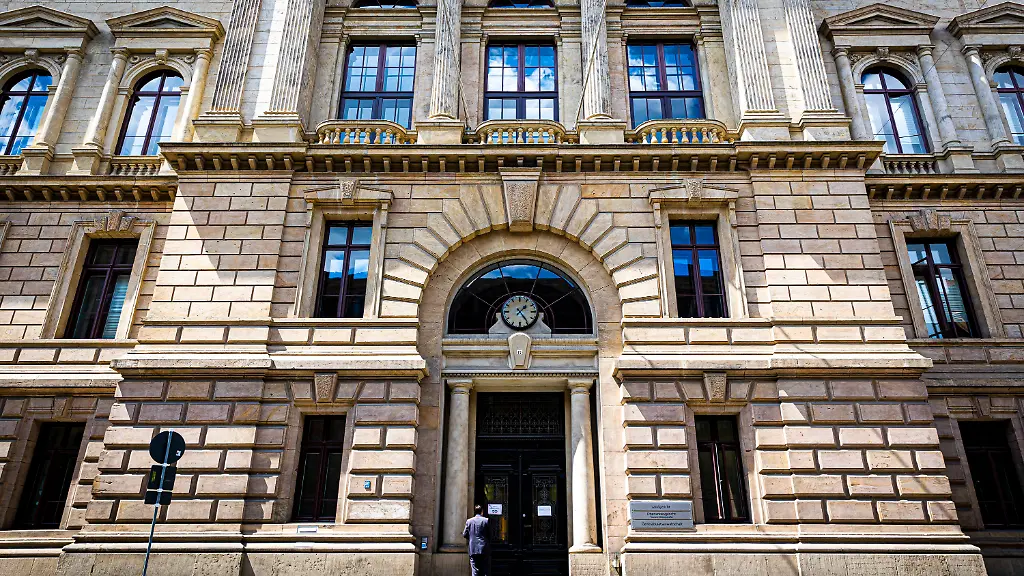 ed814a559431f69c72bc89fe023d07a0