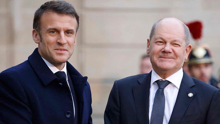 Guten Stimmung zwischen Präsident Macron und Kanzler Scholz. Beim Thema Truppenentsendung geht letzter allerdings auf Distanz. 