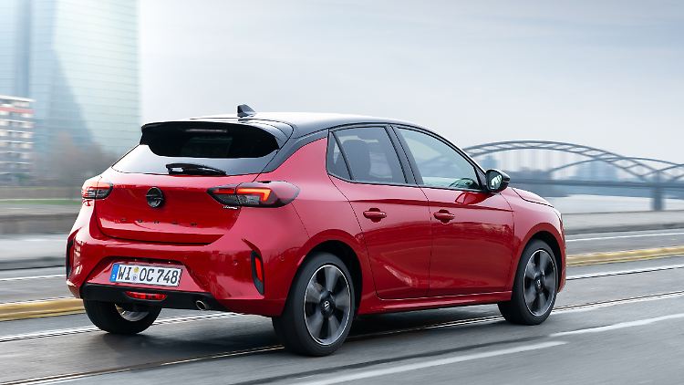 Der Opel Corsa Hybrid lässt sich vor allem innerorts ähnlich wie ein reines E-Auto bewegen.