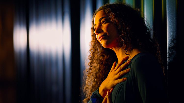 Nadja Benaissa ist von ihrer Rollenfigur tief berührt.