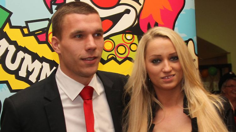 Sie treten nur selten zusammen in der Öffentlichkeit auf - dieses Foto stammt aus dem Jahr 2011: Lukas und Monika Podolski. 
