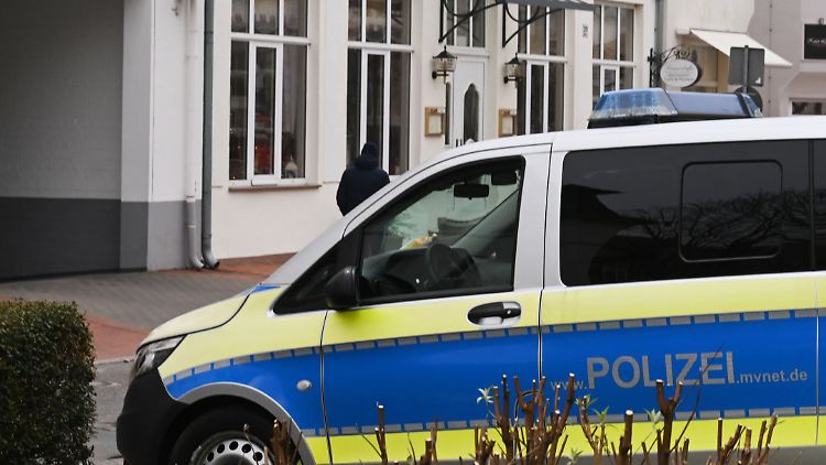 Rund 60 Gäste hielten sich in dem Hotel im Ostseebad Heringsdorf auf. Sie wurden evakuiert.